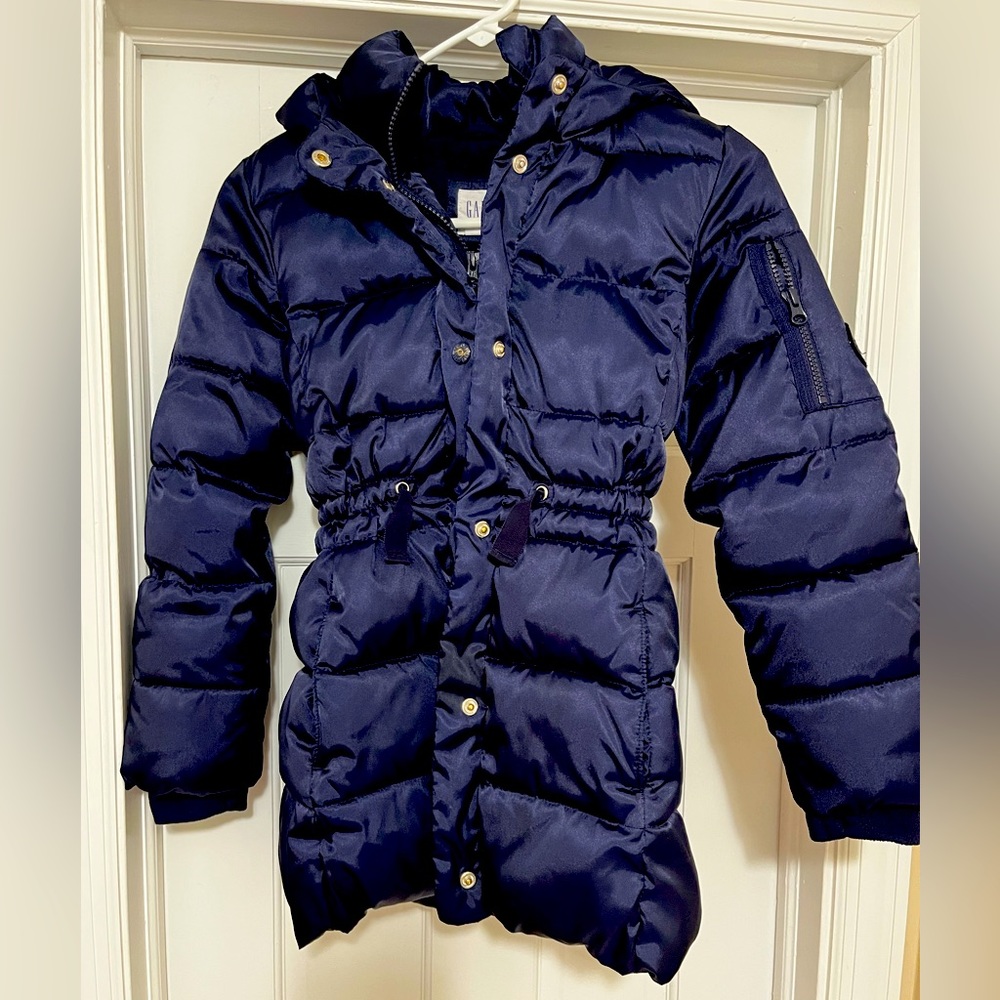 Girl’s GAP puffer winter jacket with hood. Very warm.